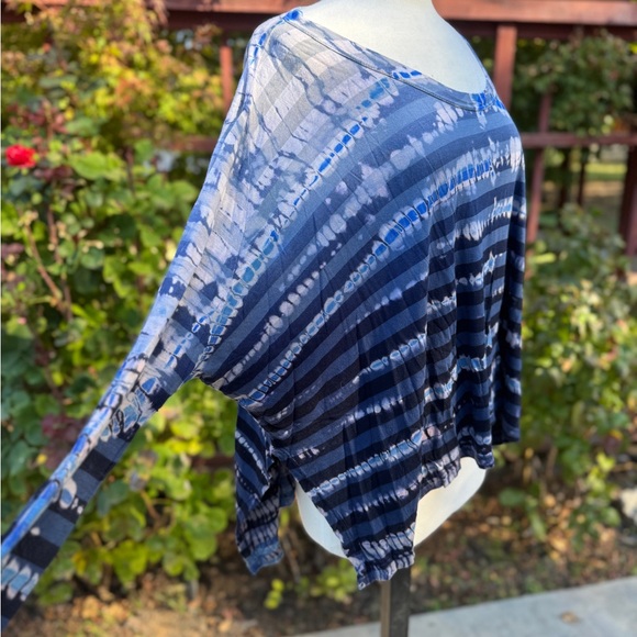 Hard Tail Blue and White Patterned Top